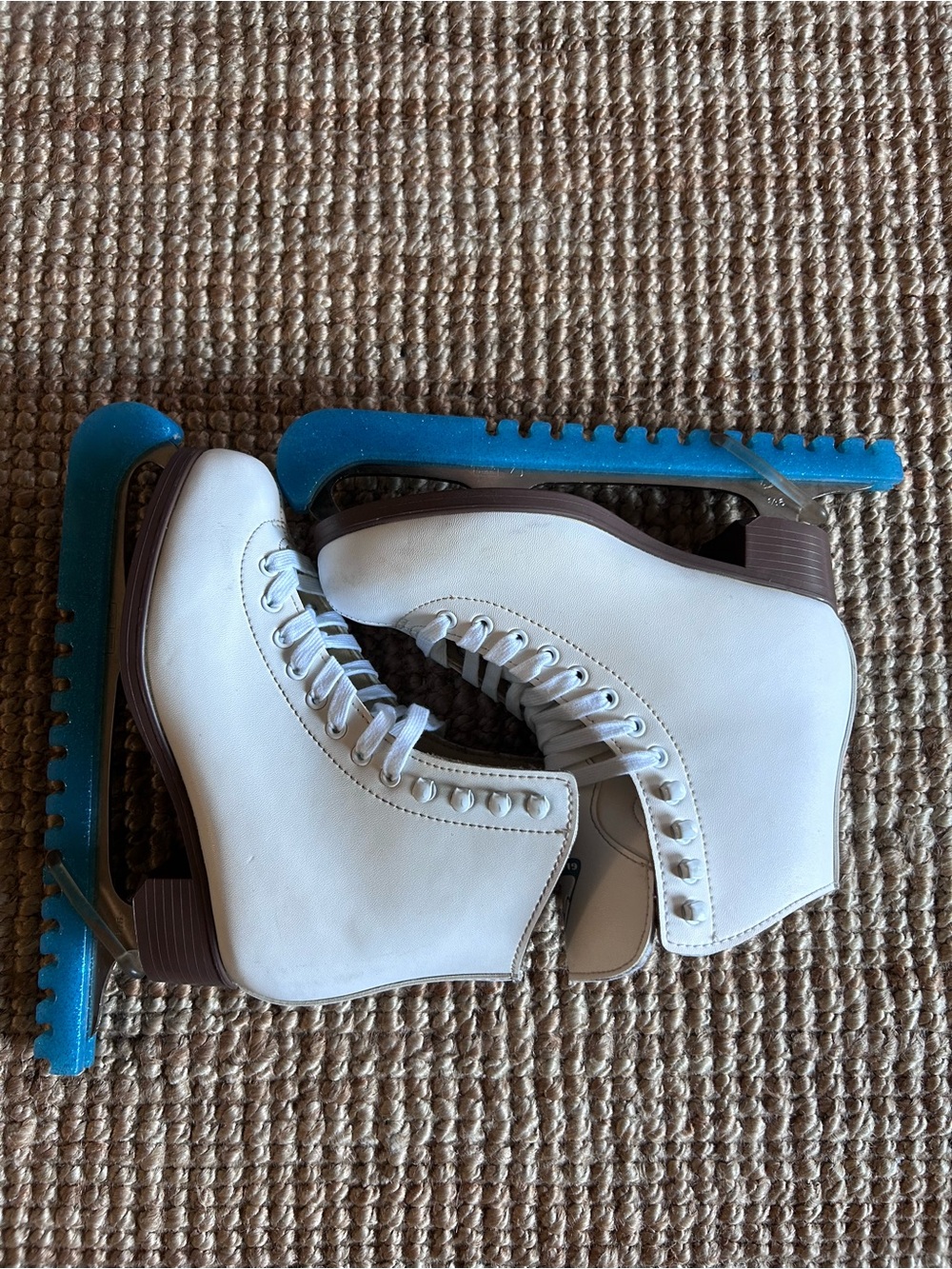Jackson GLACIER 120
Womens Ice Skate White size  5